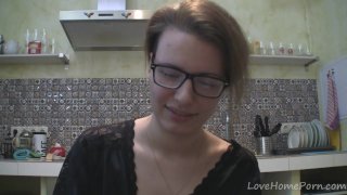 320px x 180px - Solo girl with glasses chatting in the kitchen - RedTube