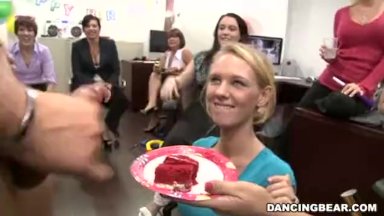 Le plus pertinent Dancing Bear Cum Porn Videos depuis toujours ...
